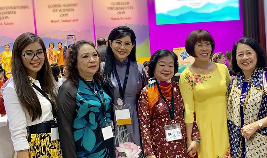 Bà Lê Hồng Thủy Tiên - TGĐ IPPG làm diễn giả tại Hội nghị Thượng đỉnh Phụ nữ Toàn cầu 2019