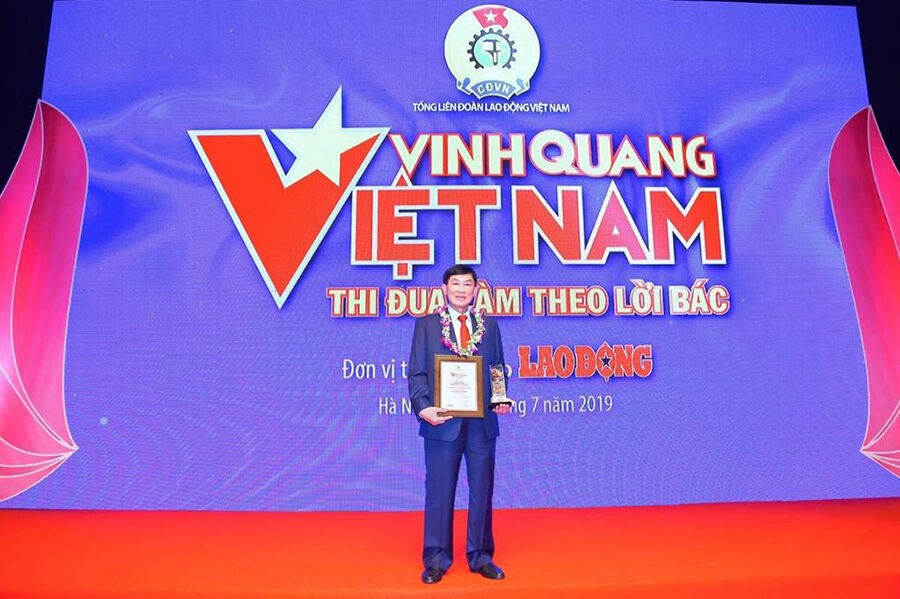 Ông Johnathan Hạnh Nguyễn được vinh danh tại Giải thưởng “Vinh Quang Việt Nam”