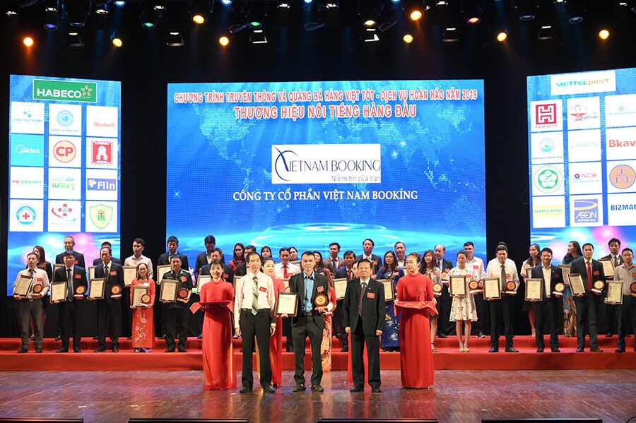Vietnam Booking được tôn vinh tại Chương trình Doanh nhân làm theo lời Bác