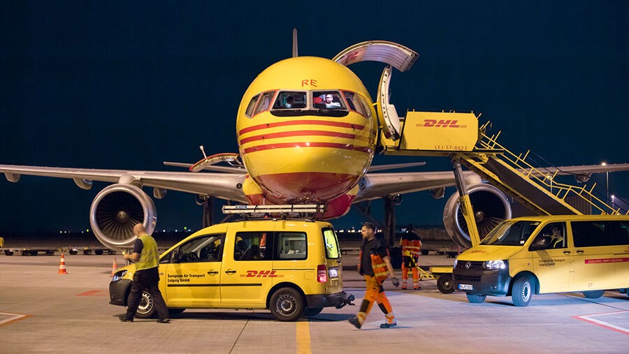 DHL Express tăng phí chuyển phát nhanh lên mức 4.9%