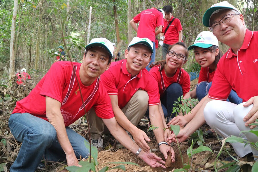 Canon ra quân trồng rừng “ Vì một Việt Nam xanh” 2017