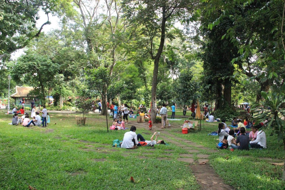 Đà Nẵng: Chợ tình “Osin” chốn công viên