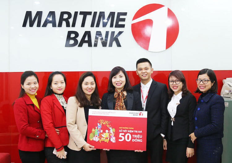 Một khách hàng may mắn trúng sổ tiết kiệm 50 triệu đồng từ Maritime Bank