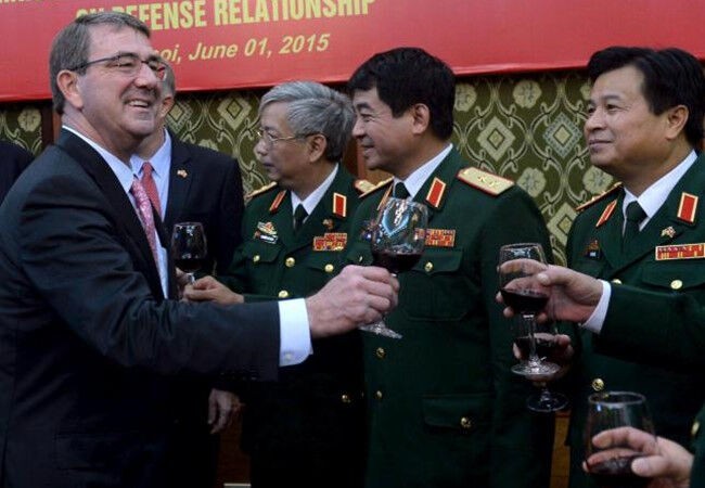 Mỹ “bắt tay” quân sự với Việt Nam chống gây hấn, bắt nạt ở Biển Đông