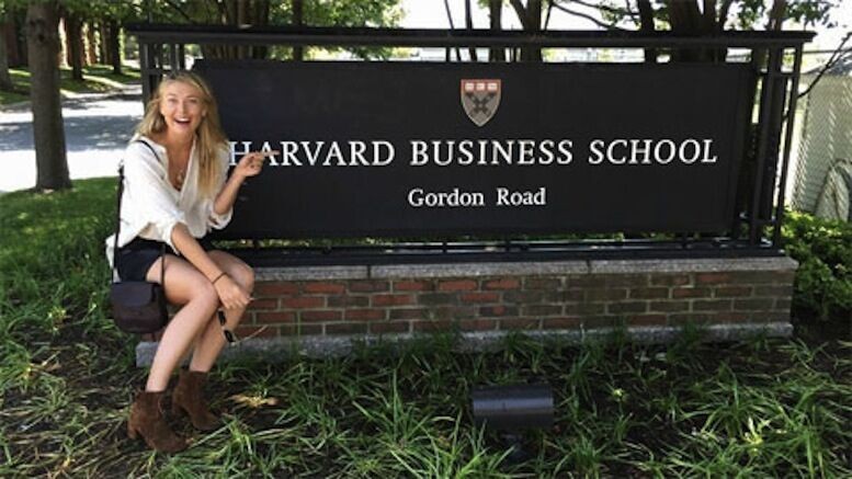 Sharapova ghi danh theo học tại Harvard