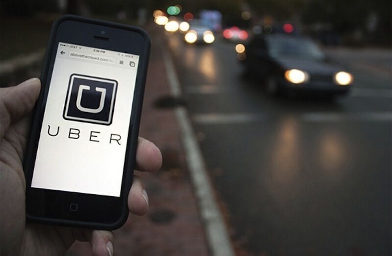 Thấy gì từ quản lý thuế với taxi Uber, Grab