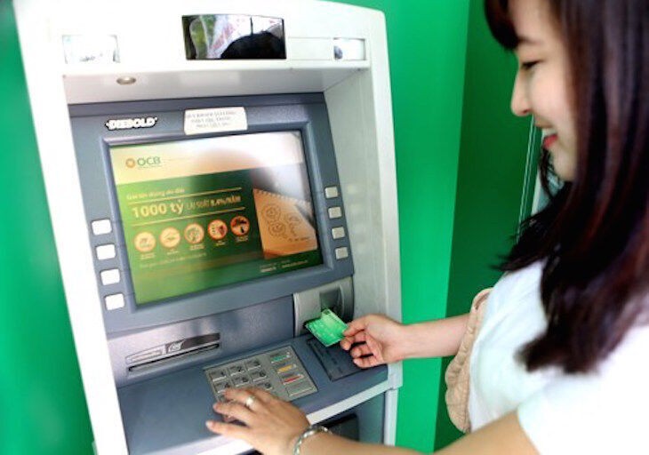 Nhiều ngân hàng "quên" nâng hạn mức rút tiền ATM