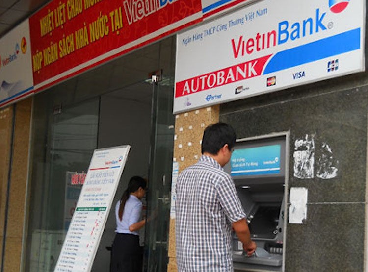 Vietinbank nâng cấp hệ thống, khách hàng "méo mặt" vì chậm lương