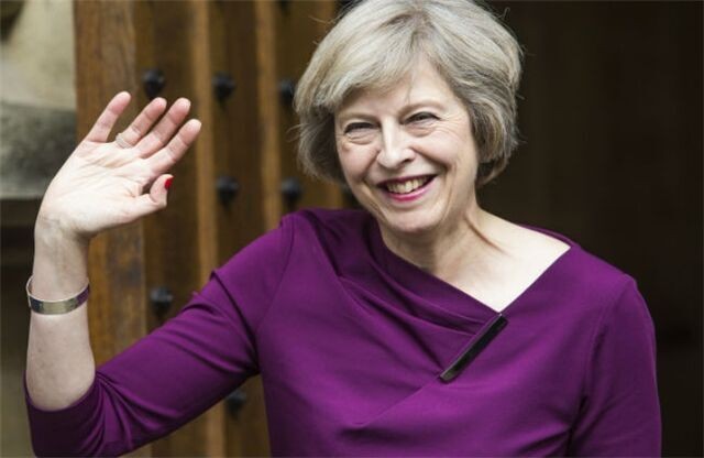 Nữ Thủ tướng Anh nhậm chức, điện đàm ngay với nhiều đồng cấp