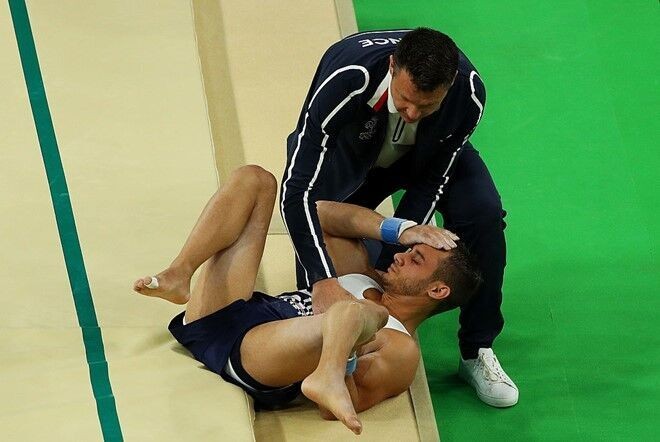 Pha gãy gập chân của VĐV Pháp tại Olympic