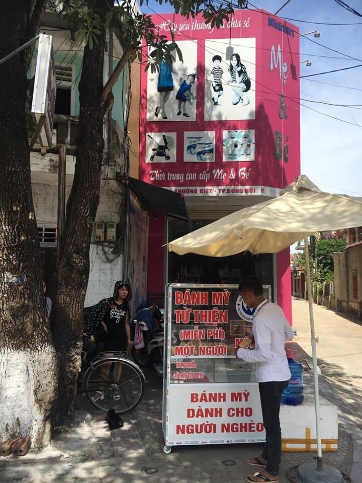 Tủ bánh mì từ thiện tại Quảng Bình, trao bánh mì, sẻ chia khó khăn