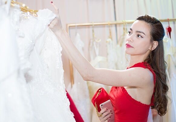 Hồ Ngọc Hà bất ngờ chọn váy cưới sau tin đồn được 'cầu hôn'