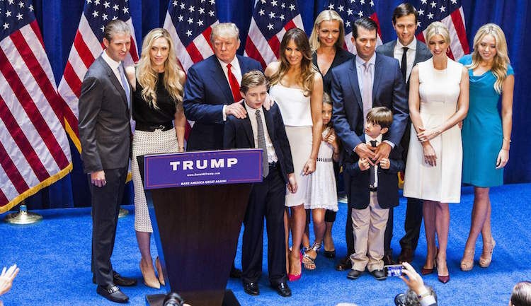 LIVE- Donald Trump cảm ơn gia đình đã ủng hộ theo cách "thật khó tin"