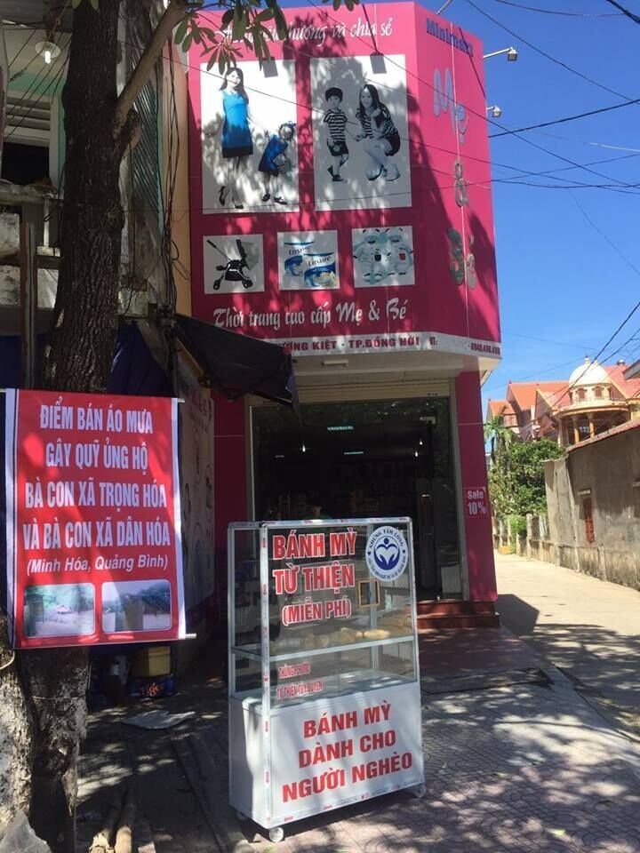 Quảng Bình, bán áo mưa gây quỹ ủng hộ bà con vùng lũ quét