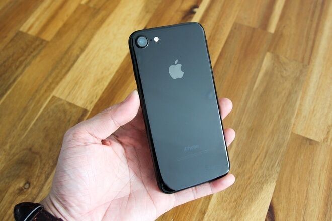 iPhone 7 Jet Black đầu tiên về Việt Nam, giá 32 triệu đồng