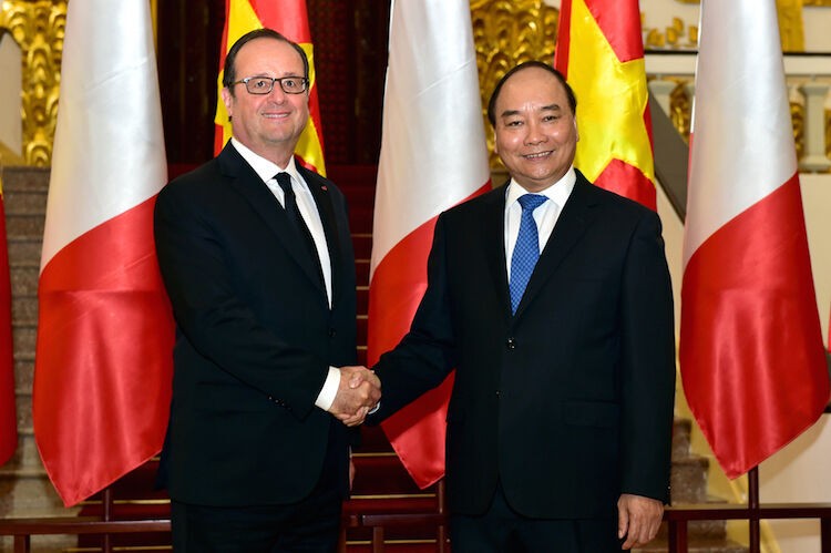 Món quà Thủ tướng Nguyễn Xuân Phúc tặng Tổng thống Pháp Hollande