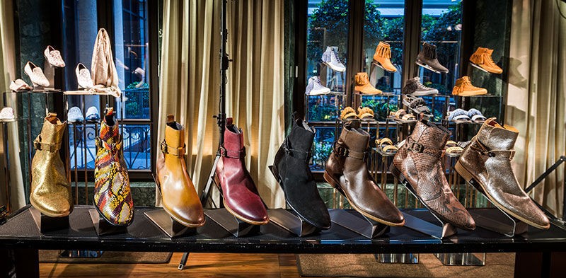Mạnh mẽ và phong trần với bộ sưu tập giày và phụ kiện nam 2017 của Jimmy Choo