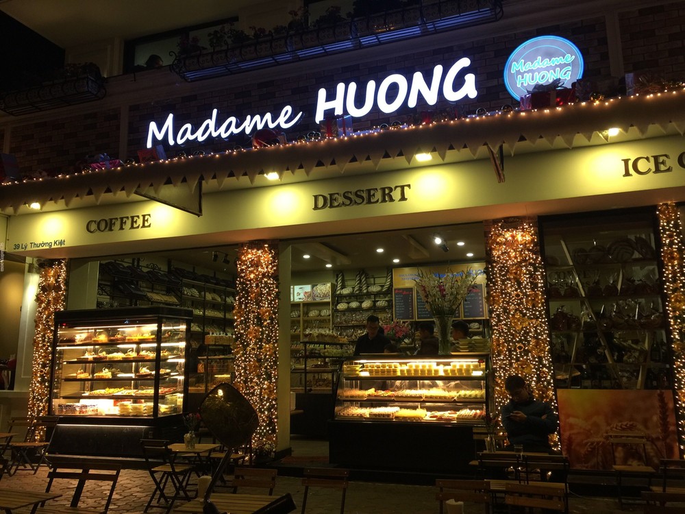 Bánh trung thu "Madame Huong" mốc đen khi còn hạn sử dụng