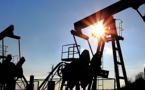 Lo giá dầu, IEA hối thúc OPEC cắt giảm sản lượng