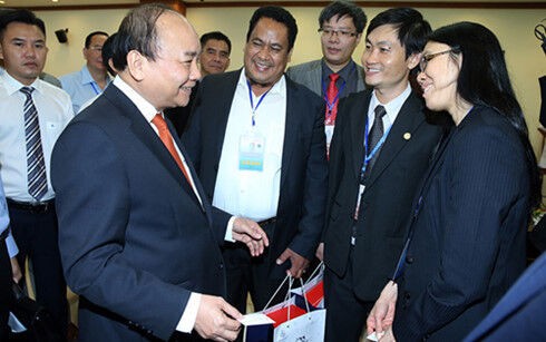 Thủ tướng gặp gỡ các chuyên gia, trí thức, doanh nhân Việt kiều