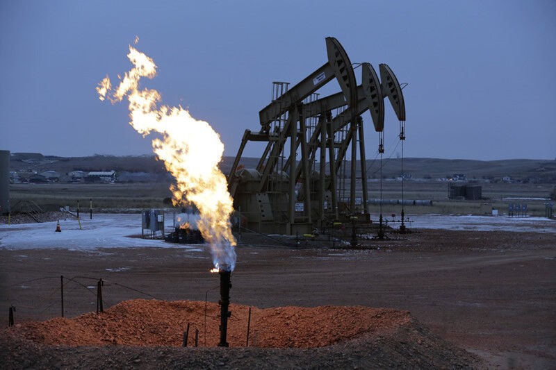 Giá dầu thế giới tăng lên mức cao nhất kể từ giữa năm 2015