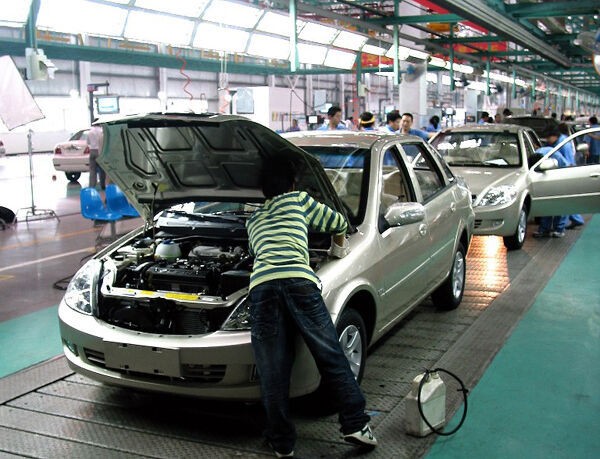 Bảy hãng ô tô Trung Quốc bị cắt trợ cấp bảo vệ môi trường vì gian lận