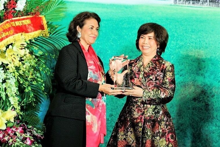 Bà Thái Hương được trao Giải thưởng Đại sứ Thương mại toàn cầu