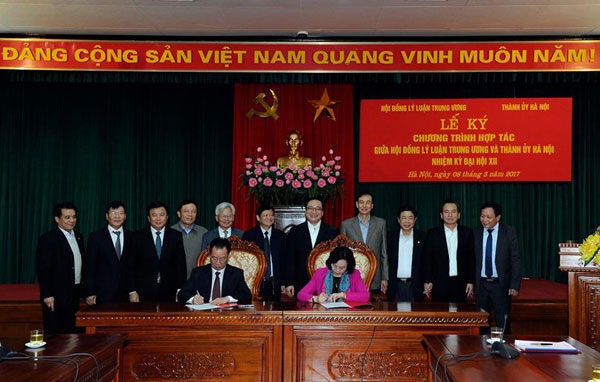 Thành uỷ Hà Nội ký kết phối hợp với Hội đồng Lý luận Trung ương