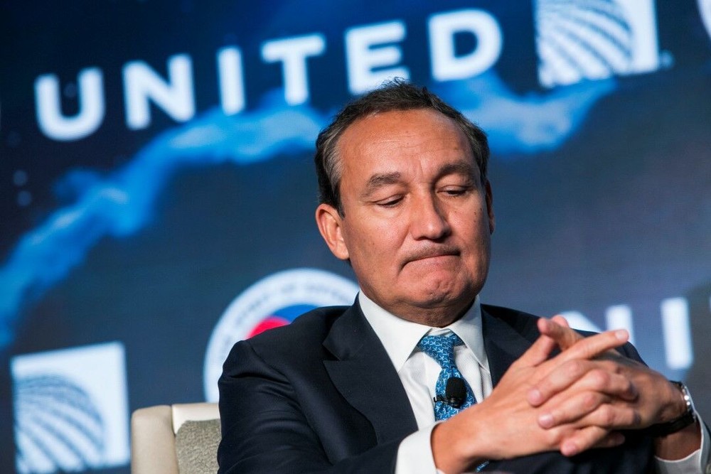 CEO United Airlines tuyên bố sẽ không từ chức sau bê bối