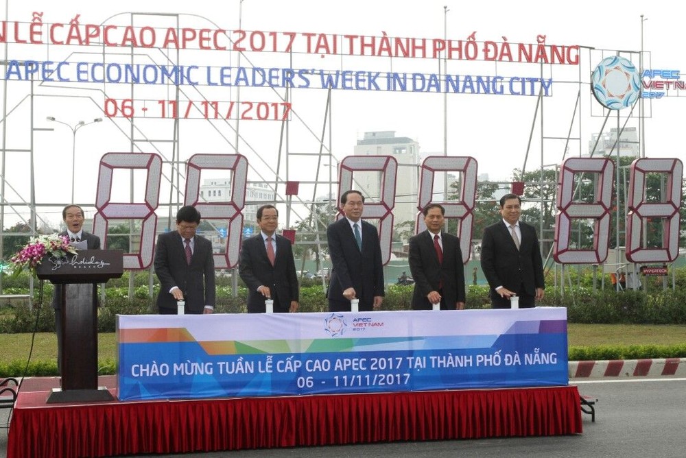 Chủ tịch nước bấm nút khởi động đồng hồ đếm ngược Tuần lễ Cấp cao APEC 2017