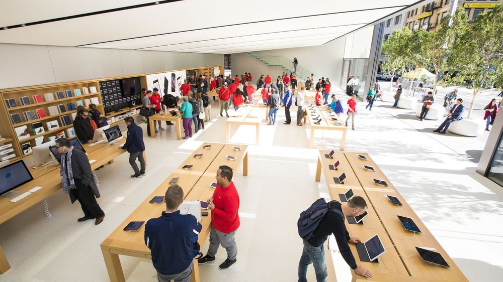 Apple bị cáo buộc cố tình biến iPhone thành “cục gạch”