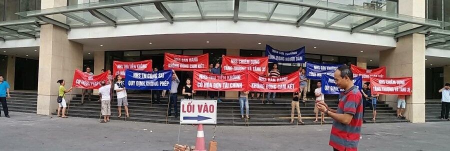 Nóng! Cả đoàn xe trưng băng rôn phản đối chủ đầu tư Helios Tower tại Hà Nội