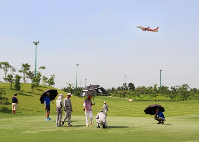 Phải xóa bỏ ngay hình ảnh sân golf thông thoáng cạnh sân bay chật hẹp