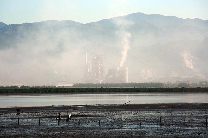 Kiểm soát hoạt động phát thải tại các nhà máy xi măng, nhiệt điện tại Quảng Ninh