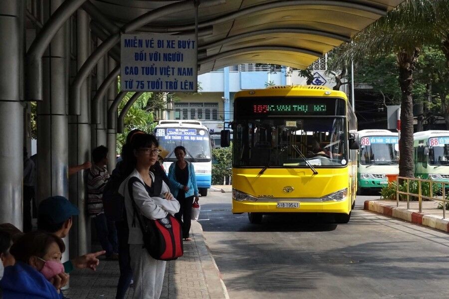 TPHCM sẽ thu về 200 tỷ đồng từ quảng cáo bên hông xe buýt