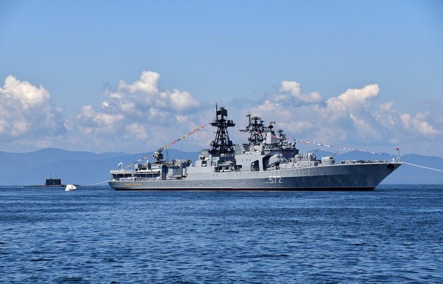 Tàu chiến Nga và Tàu tuần dương Hoa Kỳ "đụng" nhau trên Biển Hoa Đông