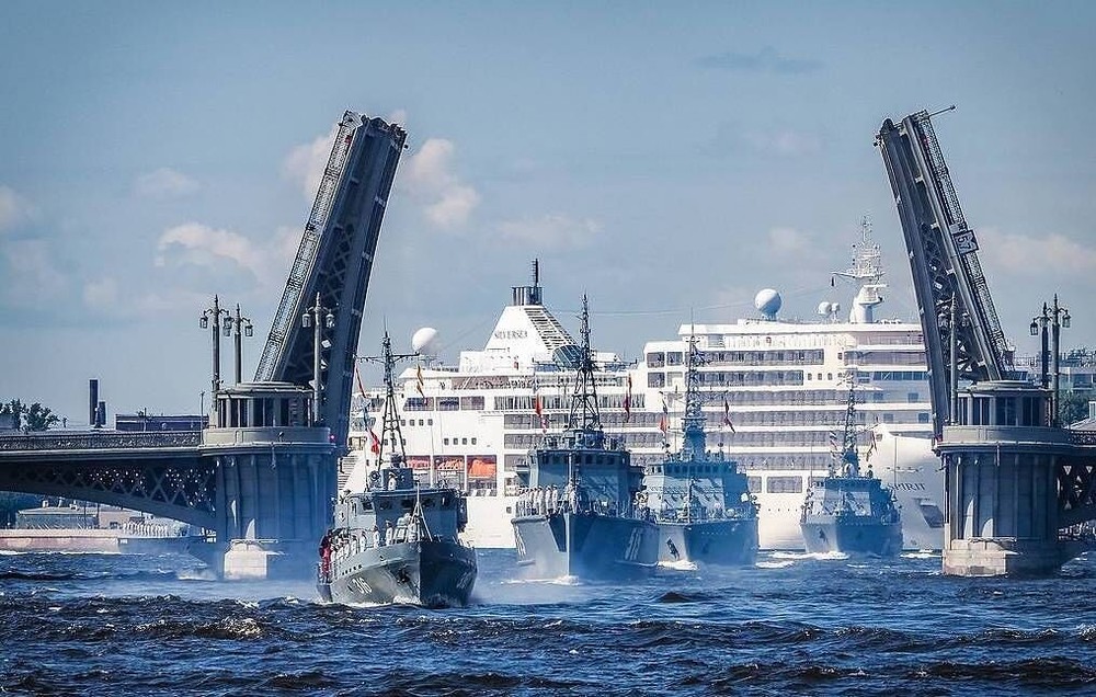 Tàu hộ vệ tên lửa Quang Trung của Hải quân Việt Nam đến Vladivostok Nga