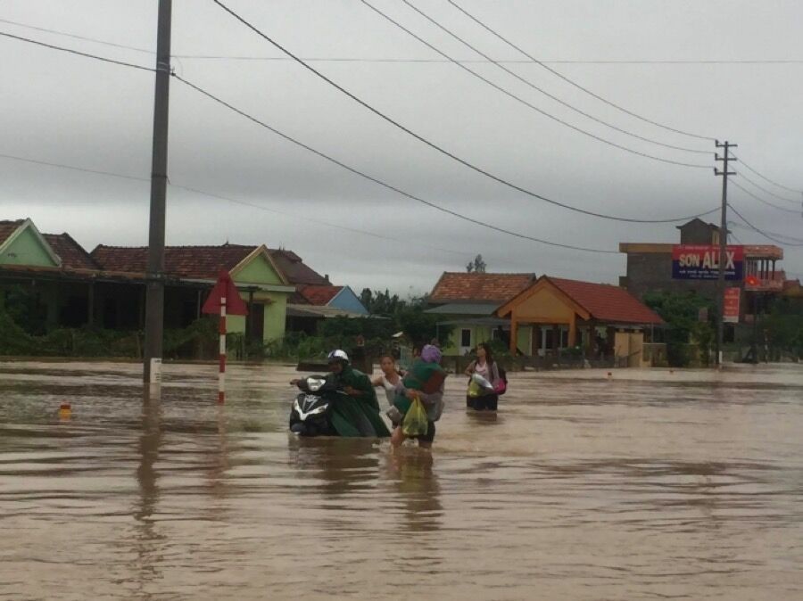 Lại mưa lớn khắp miền Trung, đề phòng nguy cơ lũ lụt