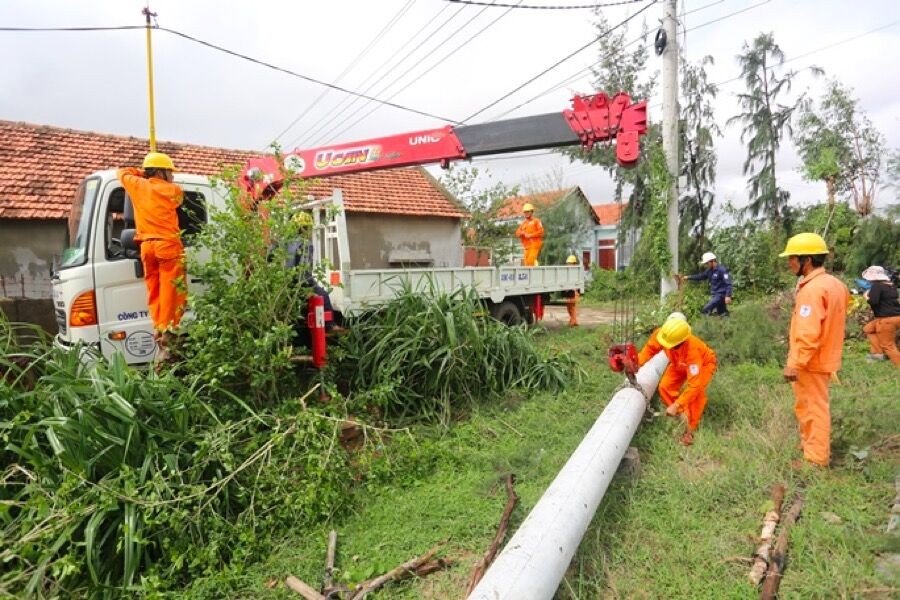Ngành điện miền Trung thiệt hại hơn 170 tỷ đồng do bão số 12