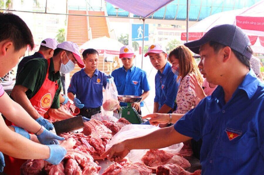 Hai ngày ‘giải cứu’ hơn 5 tấn thịt heo
