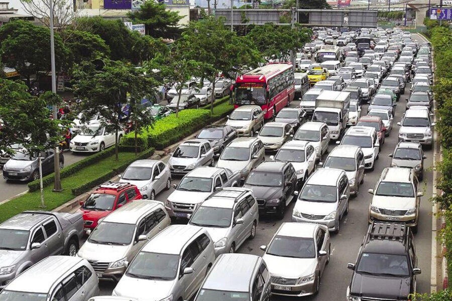 TPHCM đề xuất thu phí xe ôtô vào trung tâm để giải quyết kẹt xe: Coi chừng phá sản!