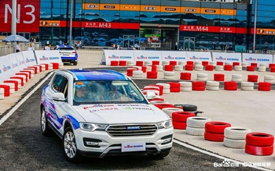 Microsoft “bắt tay” đối thủ Trung Quốc trong cuộc đua xe tự lái