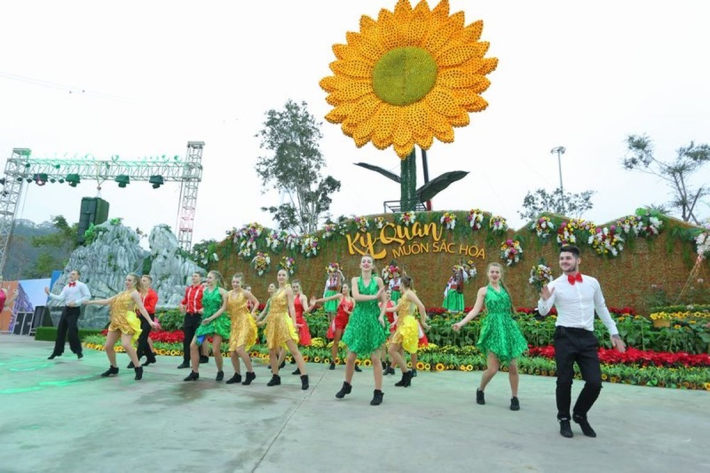 Khai mạc Lễ hội "Kỳ quan muôn sắc hoa" lớn nhất miền Bắc tại Hạ Long