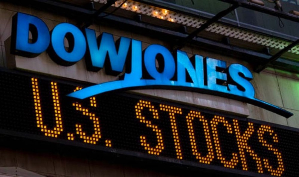 Dow Jones tăng hơn 900 điểm nhờ "sự nhẹ nhàng bất ngờ" của Trump