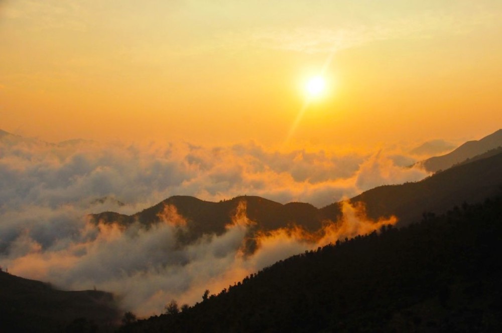 Bình Minh trên mây ở Tà Xùa - Bắc Yên - Sơn La