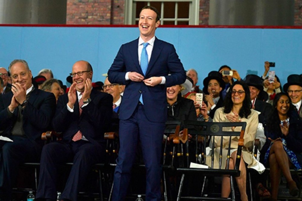 Thông điệp của Zuckerberg qua bộ vest mặc trong buổi điều trần