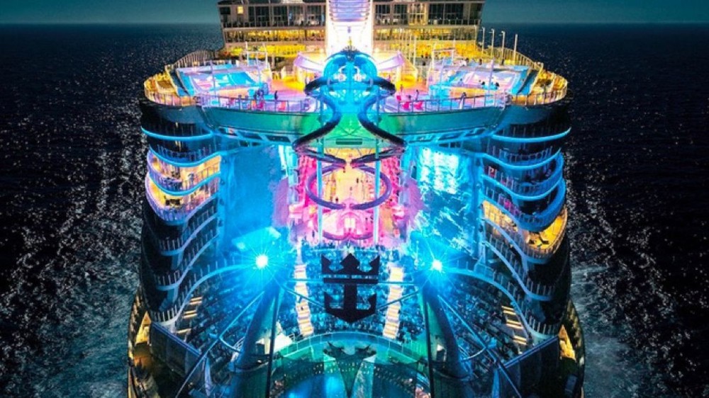 Kinh ngạc với tiện nghi của siêu du thuyền lớn nhất thế giới