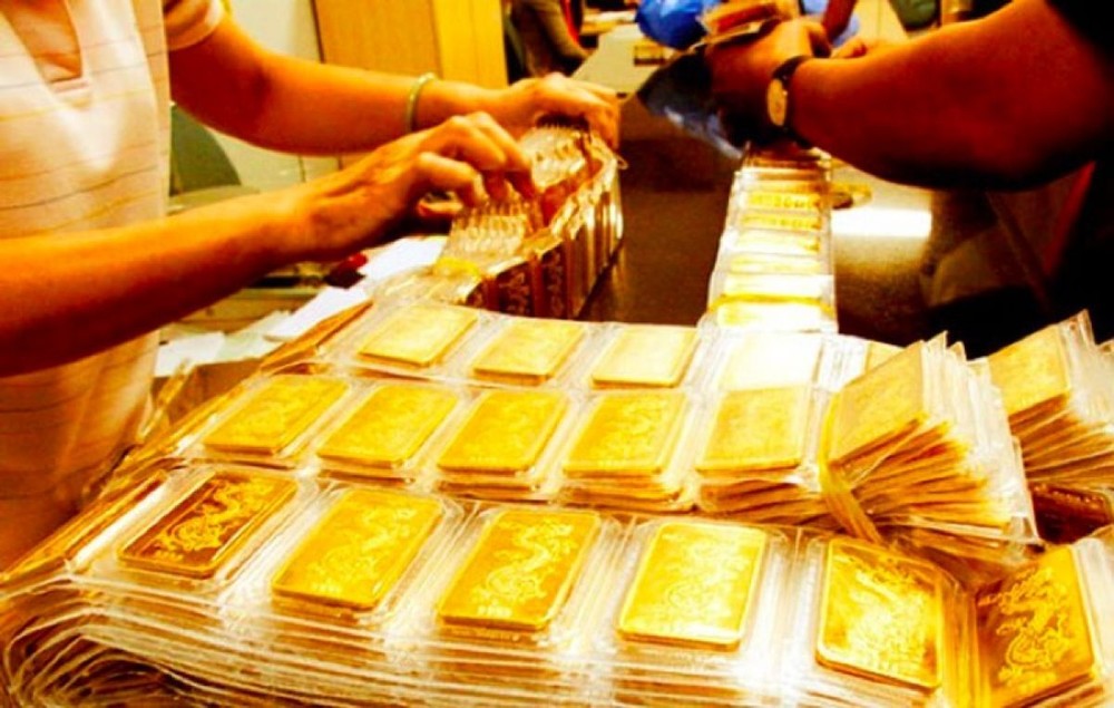 Giá vàng vượt 37 triệu/lượng, USD tự do lên gần 23.200 đồng