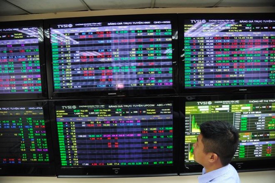 Thị trường cổ phiếu niêm yết HNX tháng 1 giảm 31% giao dịch