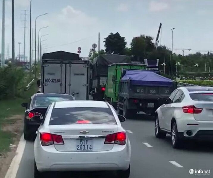 Hành khách bị kẹt xe trên cao tốc Long Thành bất ngờ được tặng vé máy bay